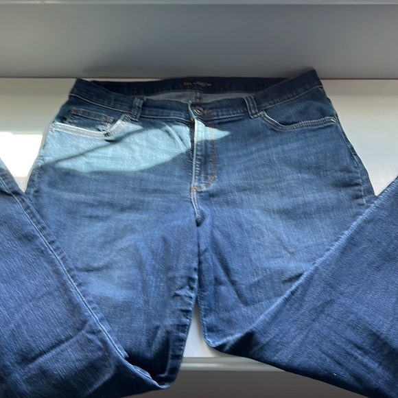 Lee relaxed fit straight leg mid rise dark wash blue jeans - Picture 6 of 6